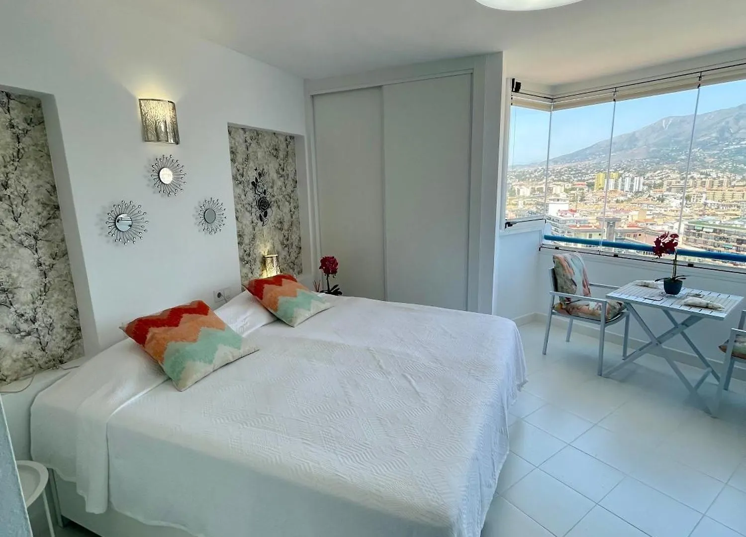 Apartmán Sunny Beachside Retreat With Mountain And Sea Views Fuengirola Španělsko