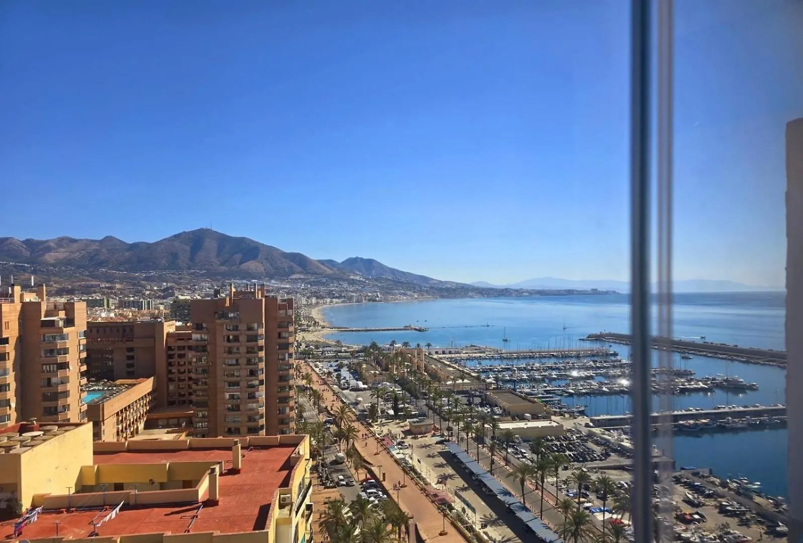 Sunny Beachside Retreat With Mountain And Sea Views Fuengirola
