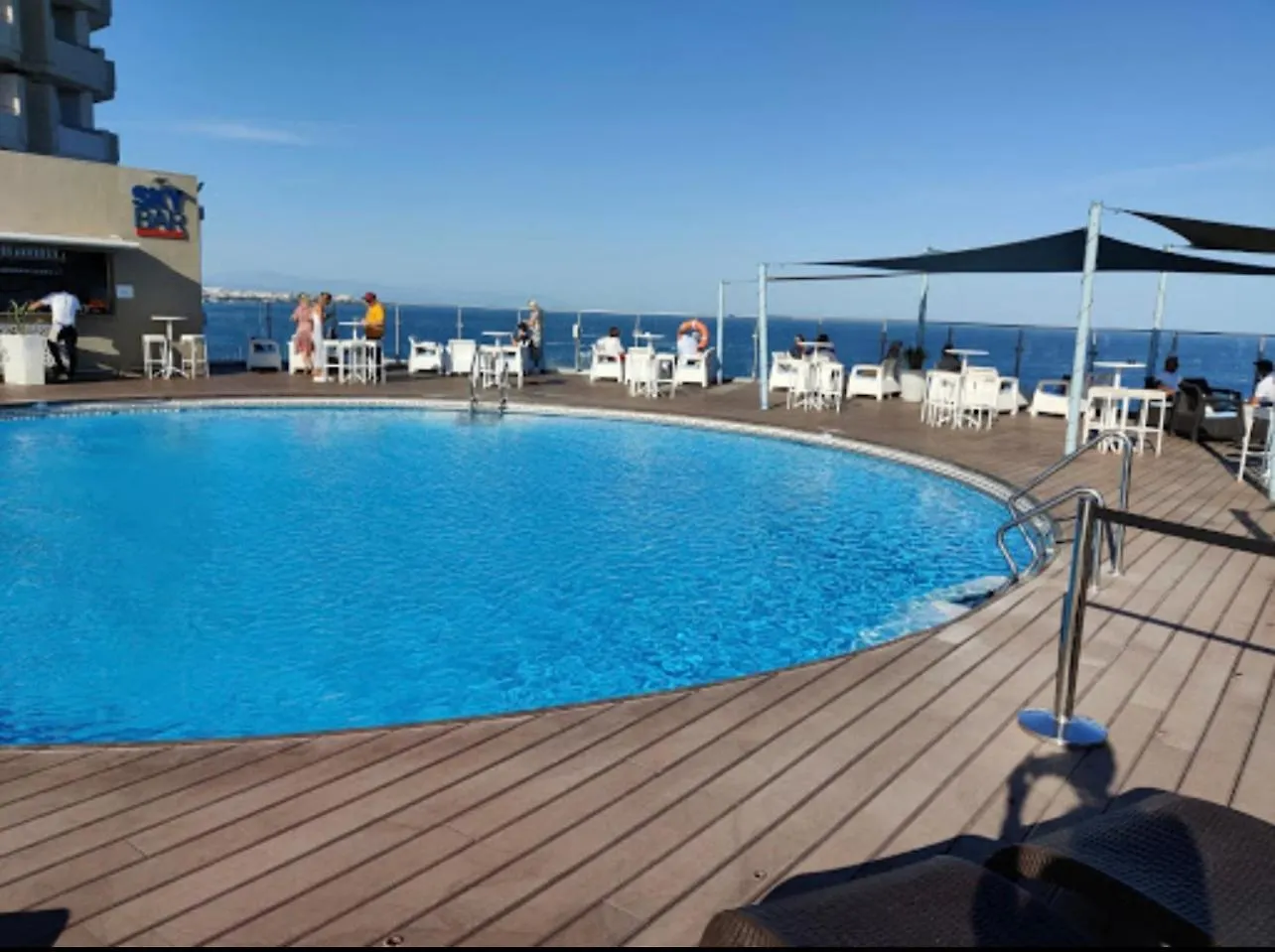 Sunny Beachside Retreat With Mountain And Sea Views Fuengirola Apartmán